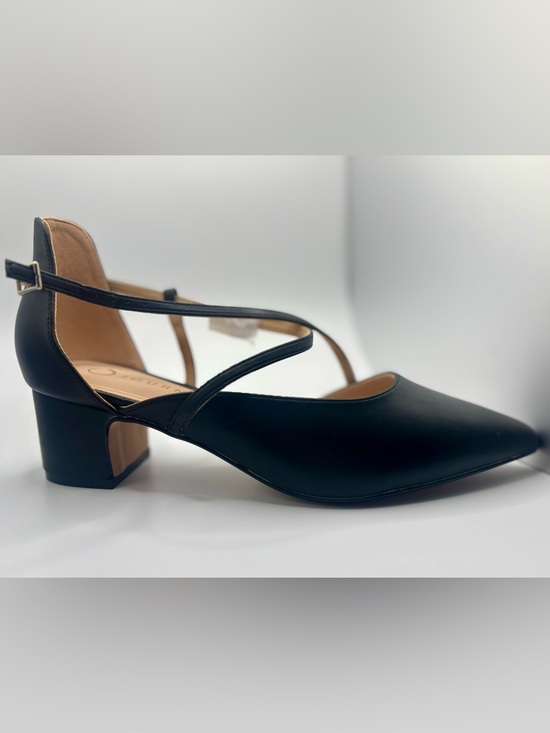Journee Collection Shoes - Journee Galvinn Women’s Heels size 9
